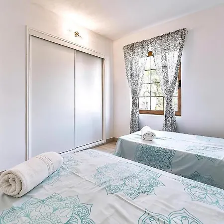 2-bedroom Escape アパート